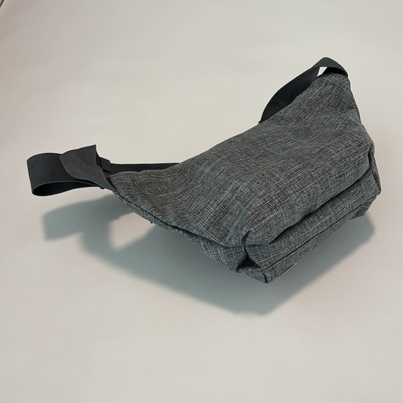 Like New Herschel Hip Pack Fannypack - Picture 5 of 7